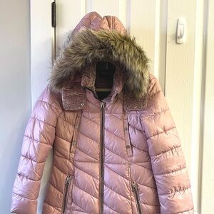 Mark New York -Andrew Marc Puffer 
Color-Pink Shirley Blush
XS